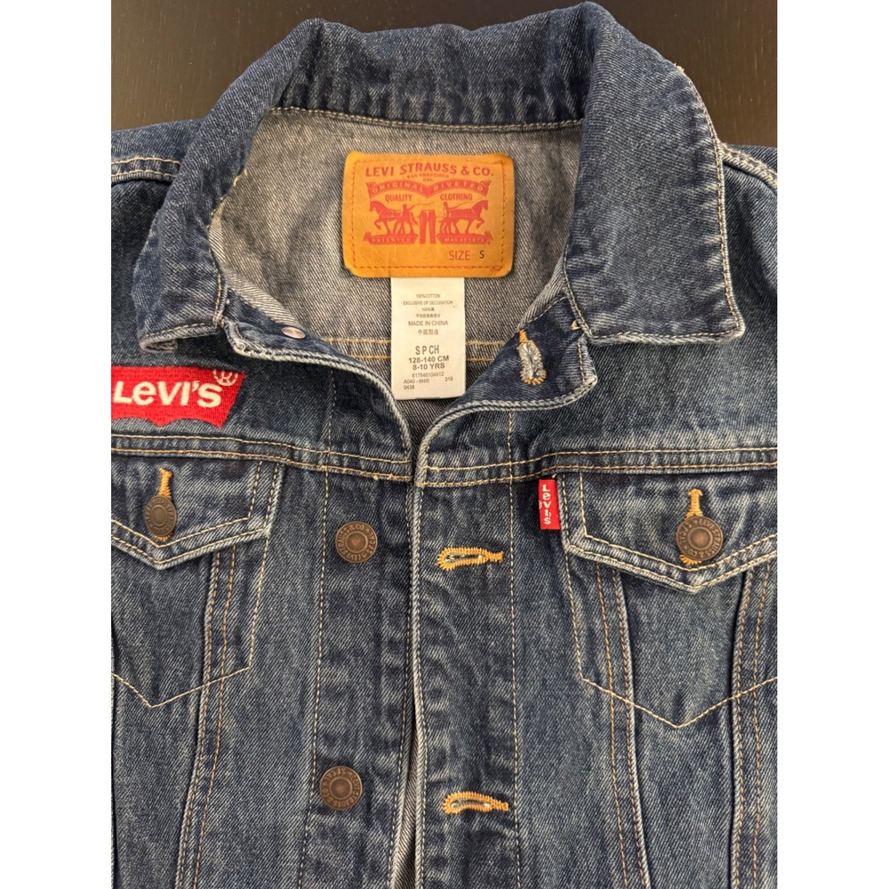 Levi's Boys Denim Trucker Jacket Size S (8-10) Red Batwing Logo Patch - Picture 2 of 9
